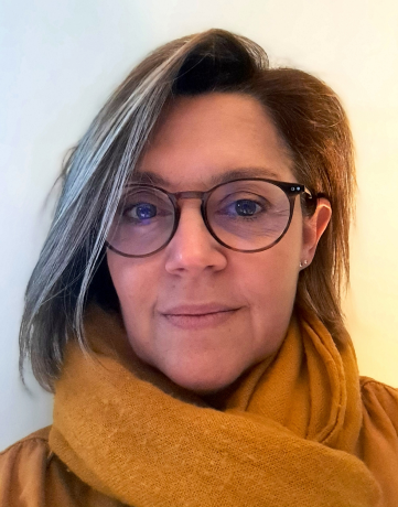 Christel Detour, assistante maternelle formée et bienveillante. Accompagnement des enfants avec une approche pédagogique attentive et personnalisée.